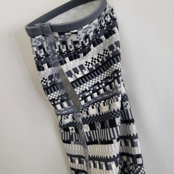 Nike Pro Dri-Fit Womens Size Small Black Running/ Jogging Jacket Active Sports - Picture 3 of 9